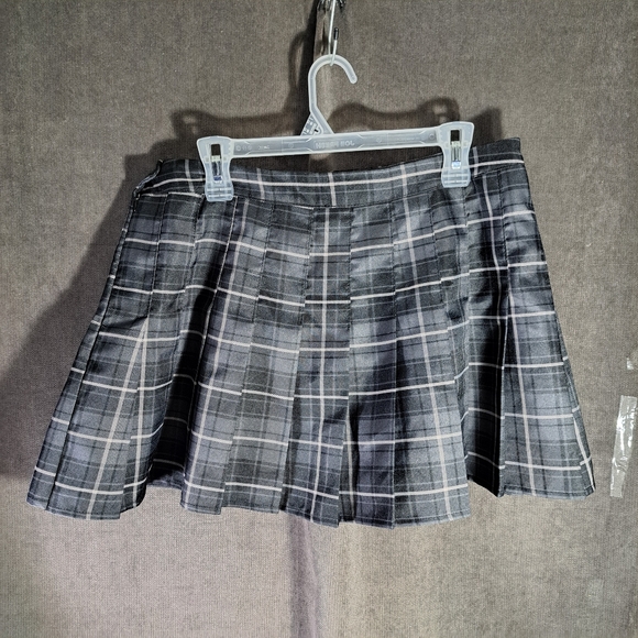 Ardene Dresses & Skirts - Ardene Black Grey White Plaid Polyester Blend Pleated Mini Skirt VG+ XL